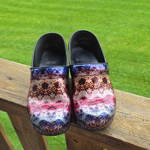 Dansko Womens Nurse Hospital Tie Dyed Colorful Patterned Clogs 39 8.5 To 9 - Picture 1 of 5